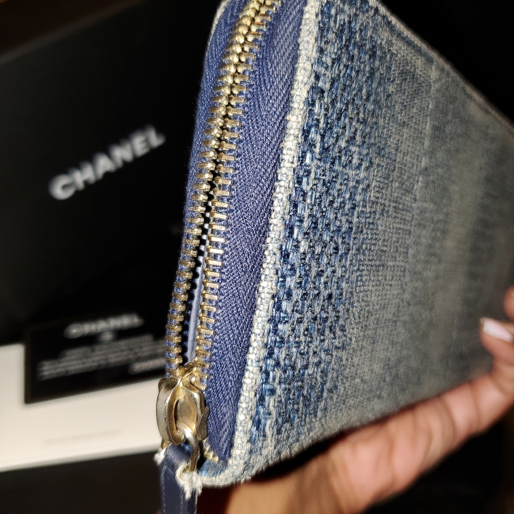 Authentic Chanel Paris Denim Zip Around wallet. FULL INCLUSION - Picture 7 of 12